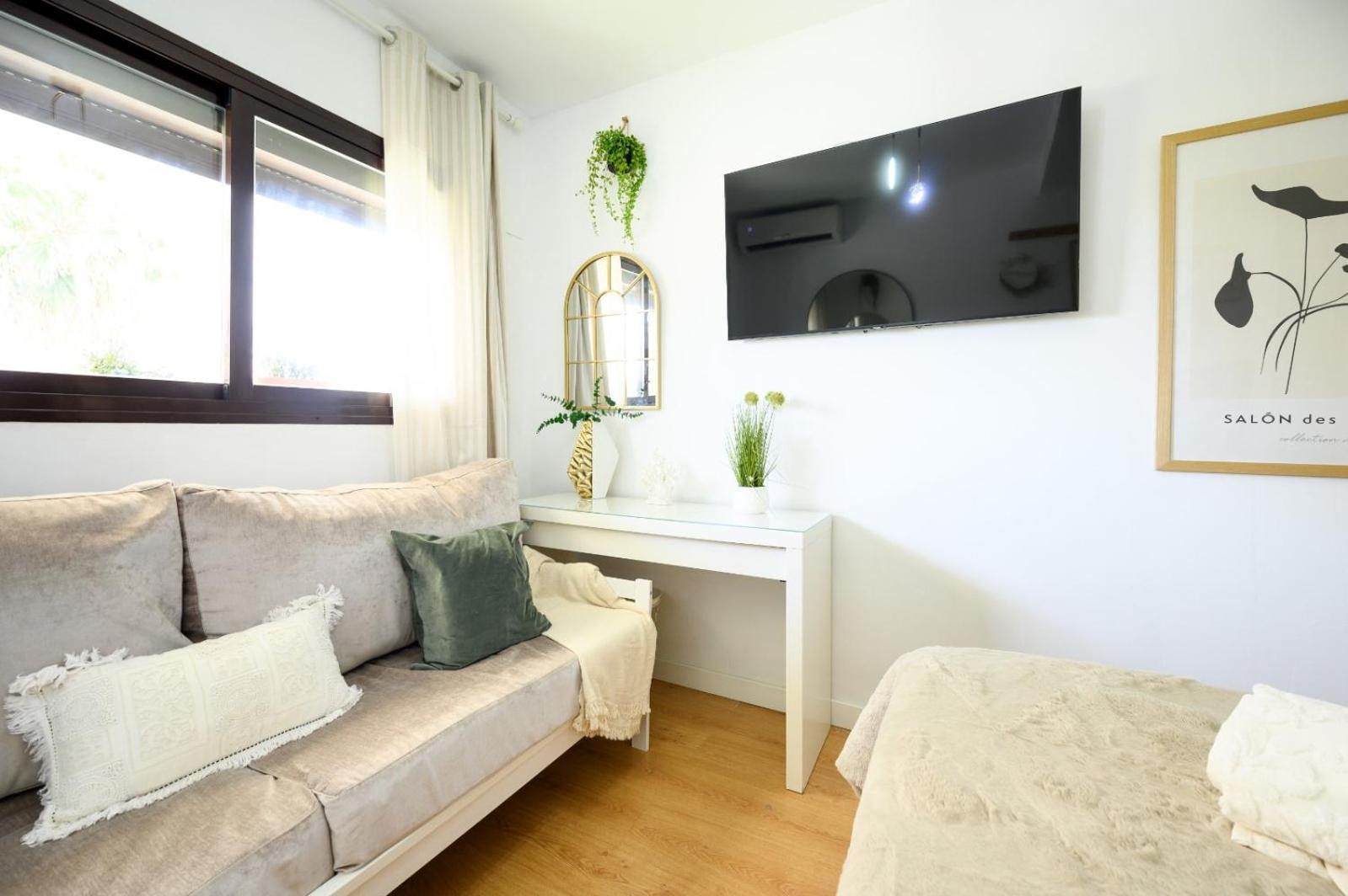 Estudio Con Parking Teatinos Malaga Living Exterior foto